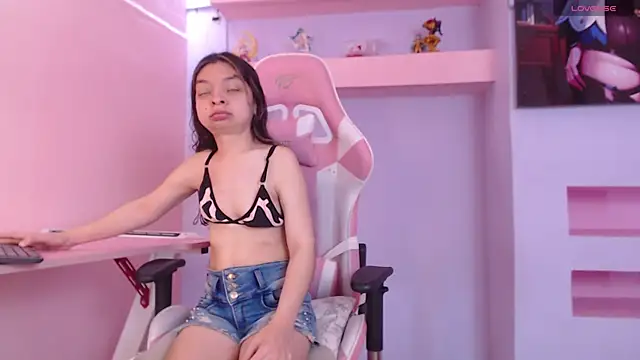 CharlotteMuller online show from October 9, 2025, 9:24 pm