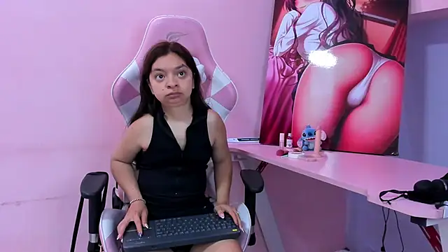 CharlotteMuller online show from April 10, 2026, 8:35 pm