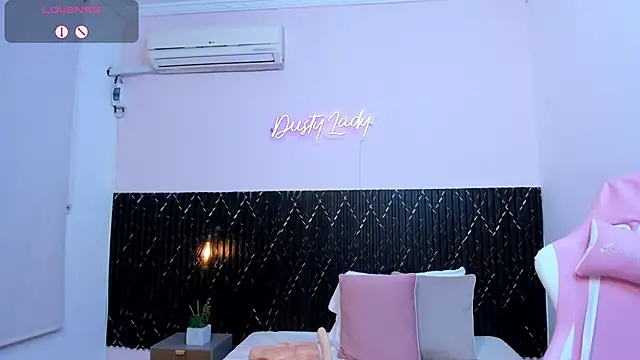 chanel brunette online show from March 20, 2025, 7:35 pm