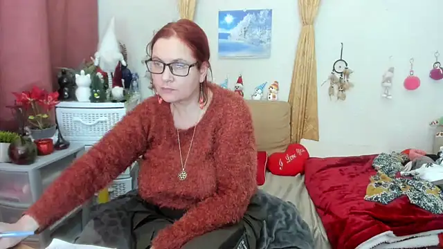 Snapshot of PlayfullMature chatting on January 28, 2025, 8:26 pm PlayfullMature online show from January 28, 2025, 8:26 pm