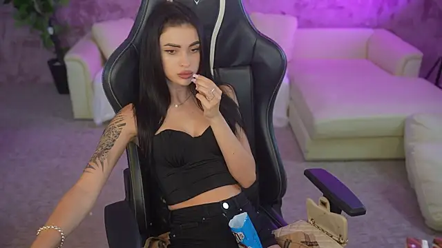 Tina Breeze online show from September 21, 2025, 2:29 pm