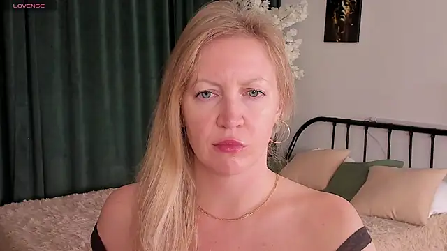 Snapshot of sugamomy chatting on October 11, 2025, 12:10 am sugamomy online show from October 11, 2025, 12:10 am