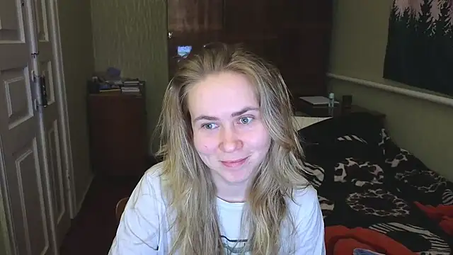 Snapshot of Riley_Roo chatting on December 10, 2024, 8:16 pm Riley Roo online show from December 10, 2024, 8:16 pm