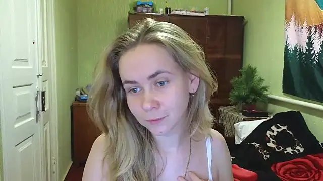 Snapshot of Riley_Roo chatting on December 19, 2024, 5:08 pm Riley Roo online show from December 19, 2024, 5:08 pm