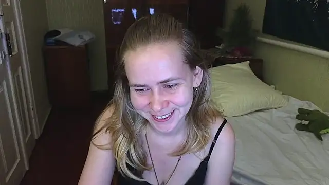 Snapshot of Riley_Roo chatting on January 2, 2025, 6:01 pm Riley Roo online show from January 2, 2025, 6:01 pm