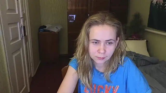 Snapshot of Riley_Roo chatting on January 5, 2025, 5:51 pm Riley Roo online show from January 5, 2025, 5:51 pm