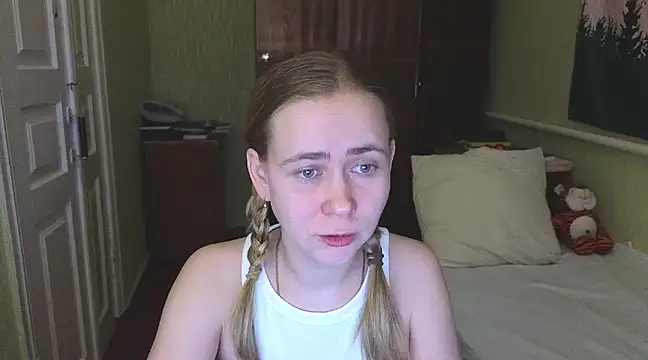 Snapshot of Riley_Roo chatting on February 14, 2025, 5:36 pm Riley Roo online show from February 14, 2025, 5:36 pm