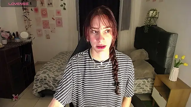 IsaBaileys  online show from July 24, 2026, 11:36 pm
