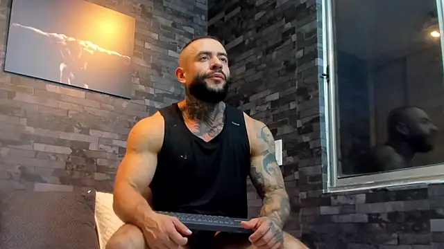 Snapshot of BruceDallas chatting on October 5, 2025, 11:13 pm BruceDallas online show from October 5, 2025, 11:13 pm