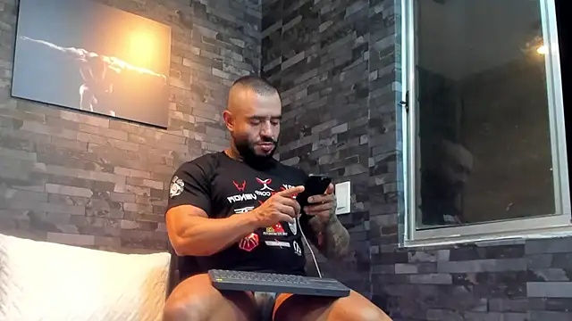 Snapshot of BruceDallas chatting on November 24, 2025, 12:43 am BruceDallas online show from November 24, 2025, 12:43 am