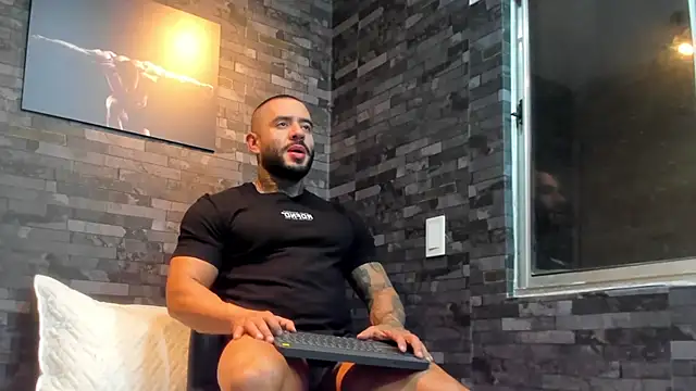 Snapshot of BruceDallas chatting on November 27, 2025, 11:40 pm BruceDallas online show from November 27, 2025, 11:40 pm