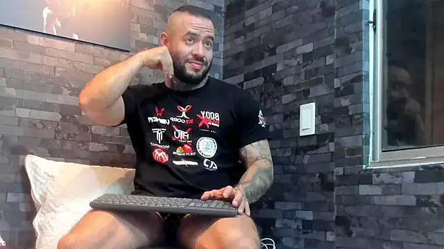 BruceDallas online show from April 6, 2026, 4:46 am