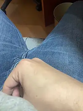 Snapshot of 114514hlove chatting on December 31, 2024, 3:34 am 114514hlove online show from December 31, 2024, 3:34 am