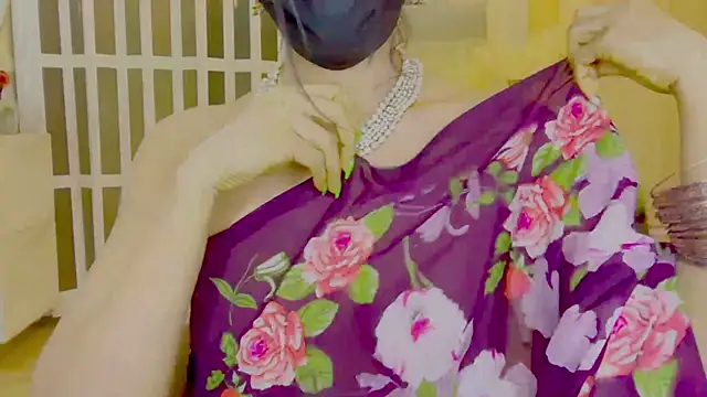 Monalisadon018 online show from April 12, 2026, 9:09 pm