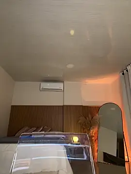 Snapshot of Lianh_Benett chatting on October 19, 2025, 9:48 pm Lianh Benett online show from October 19, 2025, 9:48 pm