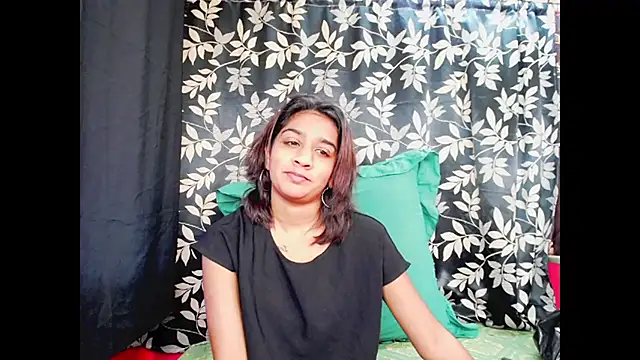 Snapshot of cherryblossum143 chatting on November 4, 2025, 6:45 am cherryblossum143 online show from November 4, 2025, 6:45 am