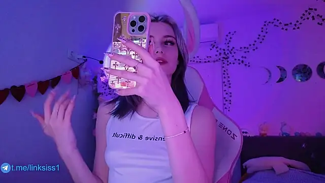 twicewetgirl online show from April 9, 2026, 2:44 pm