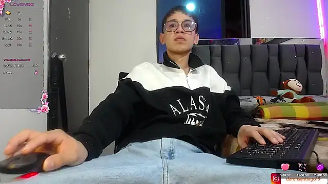 Snapshot of Mr_daren_ chatting on January 7, 2025, 5:42 pm Mr daren online show from January 7, 2025, 5:42 pm