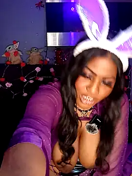 Snapshot of AmazonianMistress chatting on April 4, 2026, 11:35 pm AmazonianMistress online show from April 4, 2026, 11:35 pm