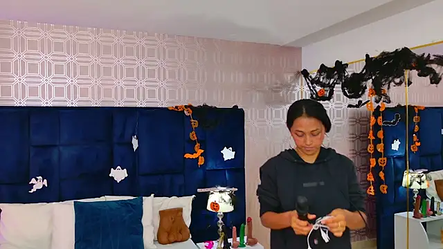 AnyLeonhard online show from November 3, 2025, 7:48 pm