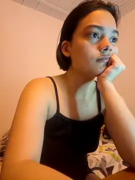 littlemelii online show from December 15, 2025, 8:13 pm