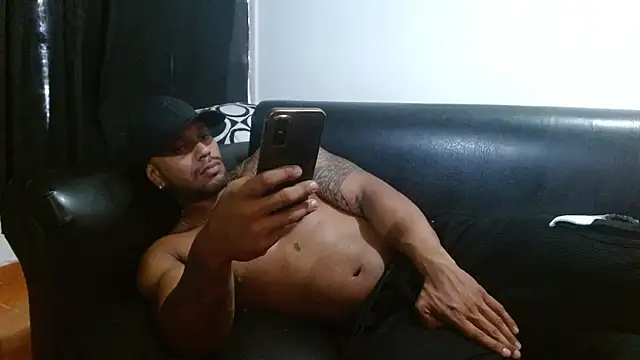 Snapshot of manolofitt chatting on July 15, 2026, 3:50 pm manolofitt online show from July 15, 2026, 3:50 pm