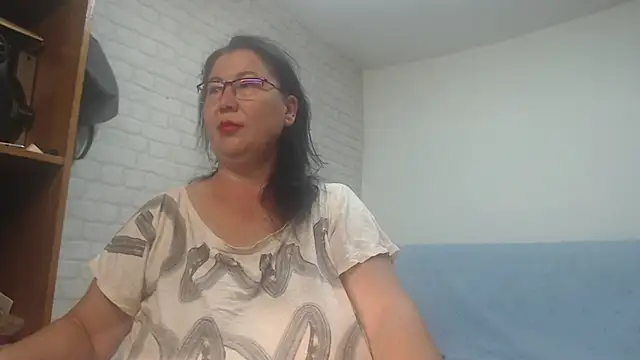 Snapshot of EmmaSquirt chatting on November 4, 2025, 6:45 am EmmaSquirt online show from November 4, 2025, 6:45 am