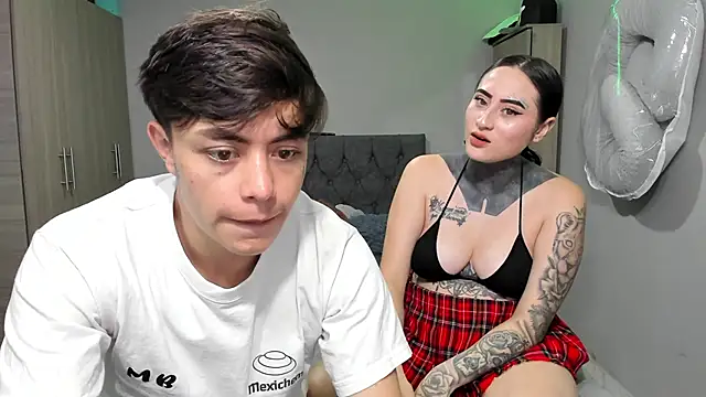 Snapshot of steban_and_kim chatting on March 20, 2025, 10:40 pm steban and kim online show from March 20, 2025, 10:40 pm