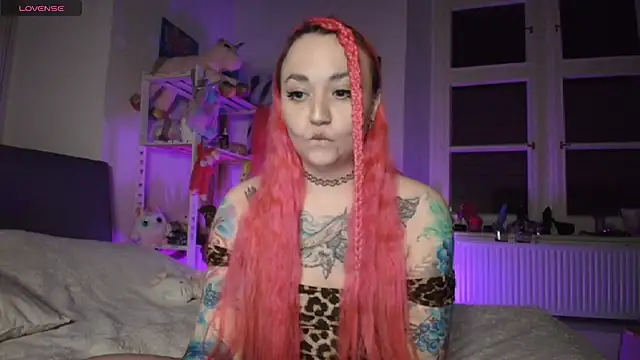 Snapshot of PinkHurricaneOfficial chatting on January 27, 2025, 7:56 pm PinkHurricaneOfficial online show from January 27, 2025, 7:56 pm