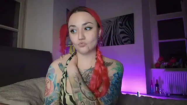 Snapshot of PinkHurricaneOfficial chatting on March 22, 2025, 2:05 am PinkHurricaneOfficial online show from March 22, 2025, 2:05 am