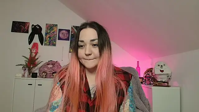 PinkHurricaneOfficial online show from April 11, 2026, 9:08 pm