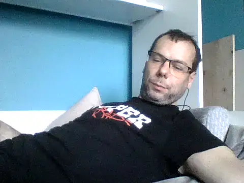 Snapshot of SEBIX-35 chatting on November 21, 2025, 8:35 am SEBIX-35 online show from November 21, 2025, 8:35 am