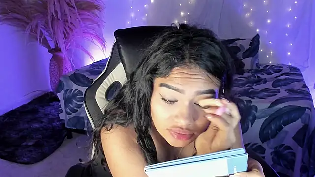 Riana Kean online show from April 14, 2026, 5:24 am