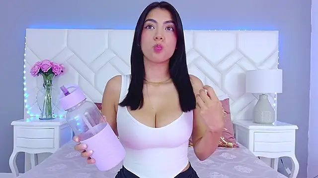 Snapshot of Julie_Bennet chatting on January 10, 2025, 6:42 am Julie Bennet online show from January 10, 2025, 6:42 am