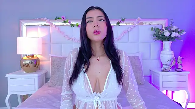 Snapshot of Julie_Bennet chatting on October 9, 2025, 5:05 am Julie Bennet online show from October 9, 2025, 5:05 am