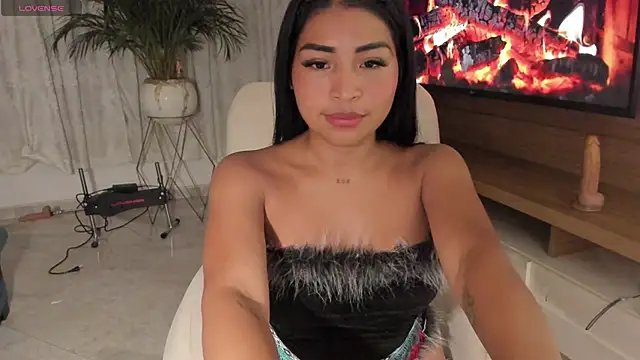 Snapshot of Pocahontascute_33 chatting on January 26, 2025, 2:45 am Pocahontascute 33 online show from January 26, 2025, 2:45 am