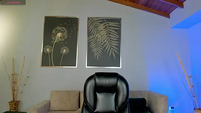 Snapshot of AmberLewis_ chatting on October 23, 2025, 3:17 am AmberLewis online show from October 23, 2025, 3:17 am