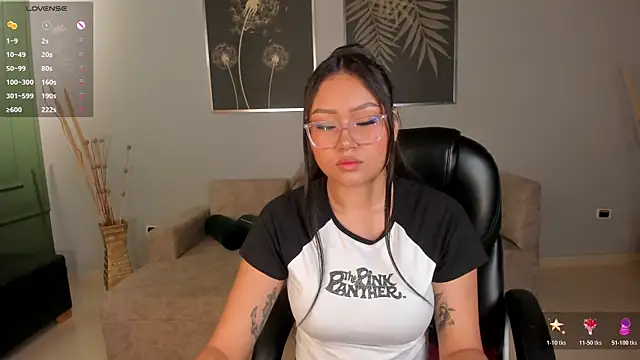 Snapshot of AmberLewis_ chatting on October 24, 2025, 3:14 am AmberLewis online show from October 24, 2025, 3:14 am