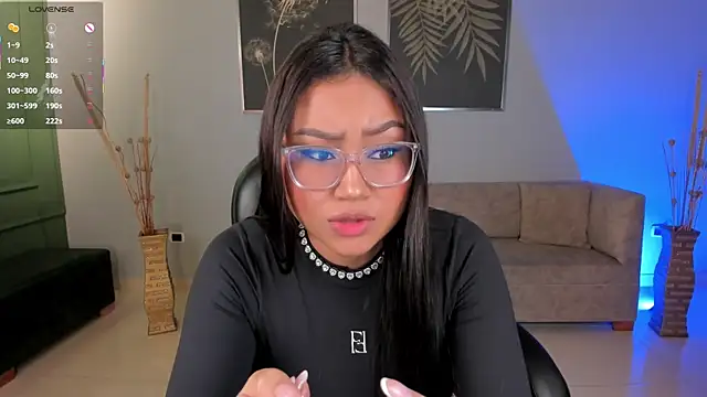 Snapshot of AmberLewis_ chatting on November 4, 2025, 3:05 am AmberLewis online show from November 4, 2025, 3:05 am