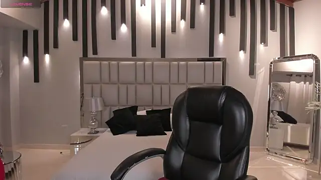 Snapshot of AmberLewis_ chatting on November 7, 2025, 2:55 am AmberLewis online show from November 7, 2025, 2:55 am