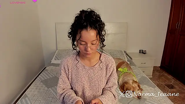 Norma-Jeaane online show from February 4, 2026, 12:33 pm