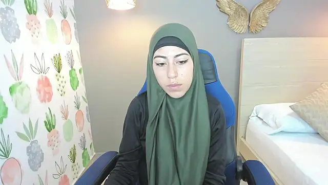 chaymae nah  online show from December 12, 2024, 2:15 am