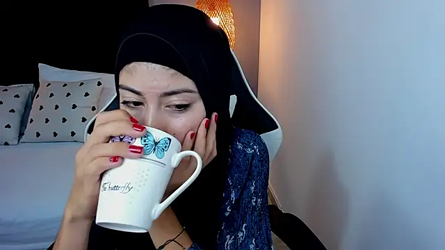 chaymae nah  online show from December 19, 2024, 11:25 pm