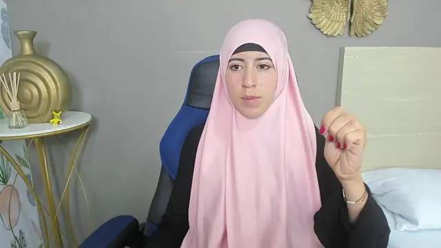 chaymae nah  online show from December 20, 2024, 5:47 am