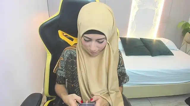 Snapshot of chaymae_nah_ chatting on December 24, 2024, 5:44 pm chaymae nah online show from December 24, 2024, 5:44 pm