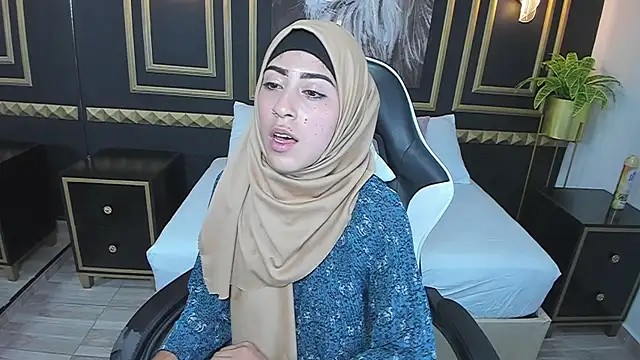 Snapshot of chaymae_nah_ chatting on January 4, 2025, 12:49 pm chaymae nah online show from January 4, 2025, 12:49 pm