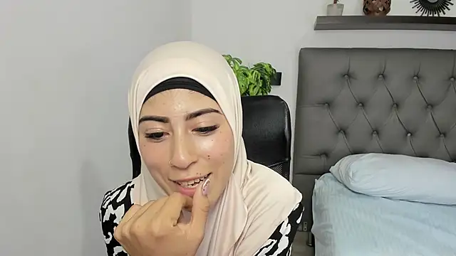 Snapshot of chaymae_nah_ chatting on February 10, 2025, 7:38 pm chaymae nah online show from February 10, 2025, 7:38 pm