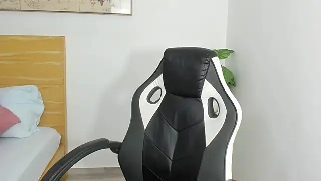 Snapshot of chaymae_nah_ chatting on February 11, 2025, 12:16 pm chaymae nah online show from February 11, 2025, 12:16 pm