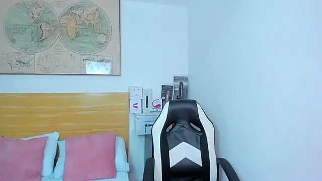 Snapshot of chaymae_nah_ chatting on February 21, 2025, 7:54 pm chaymae nah online show from February 21, 2025, 7:54 pm