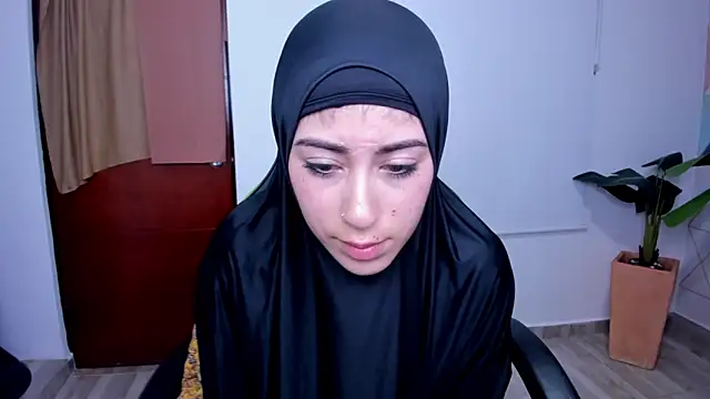 Snapshot of chaymae_nah_ chatting on March 11, 2025, 2:10 am chaymae nah online show from March 11, 2025, 2:10 am